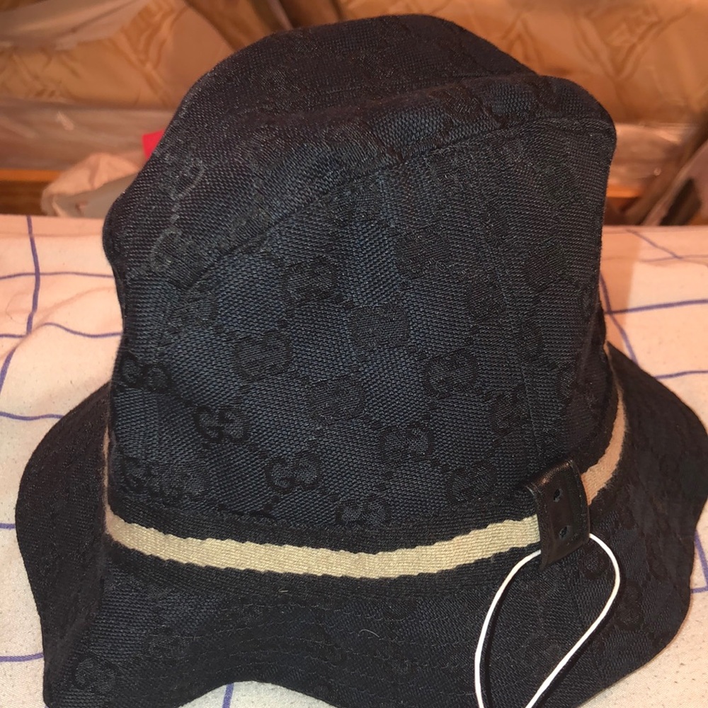 Gucci bucket Hat